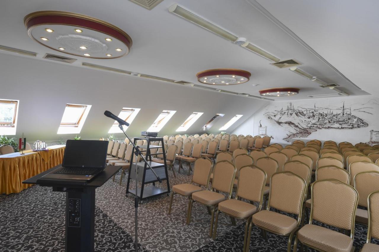 Hotel Korona Wellness, Rendezveny Es Borszalloda Eger Exterior photo