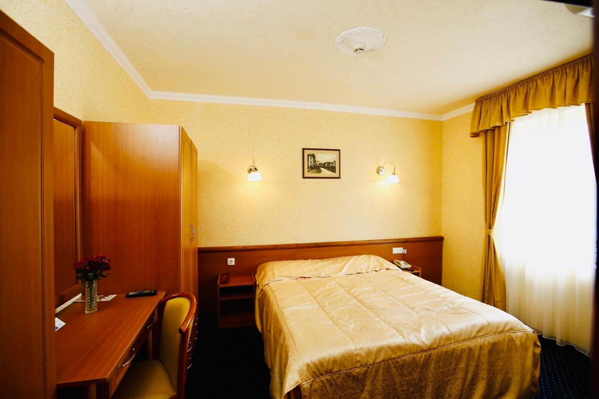 Hotel Korona Wellness, Rendezveny Es Borszalloda Eger Room photo
