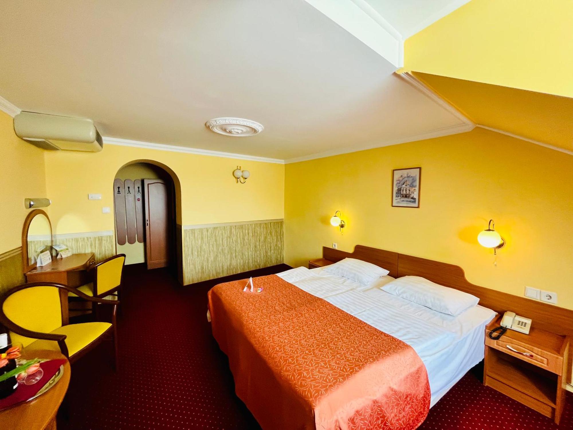 Hotel Korona Wellness, Rendezveny Es Borszalloda Eger Room photo