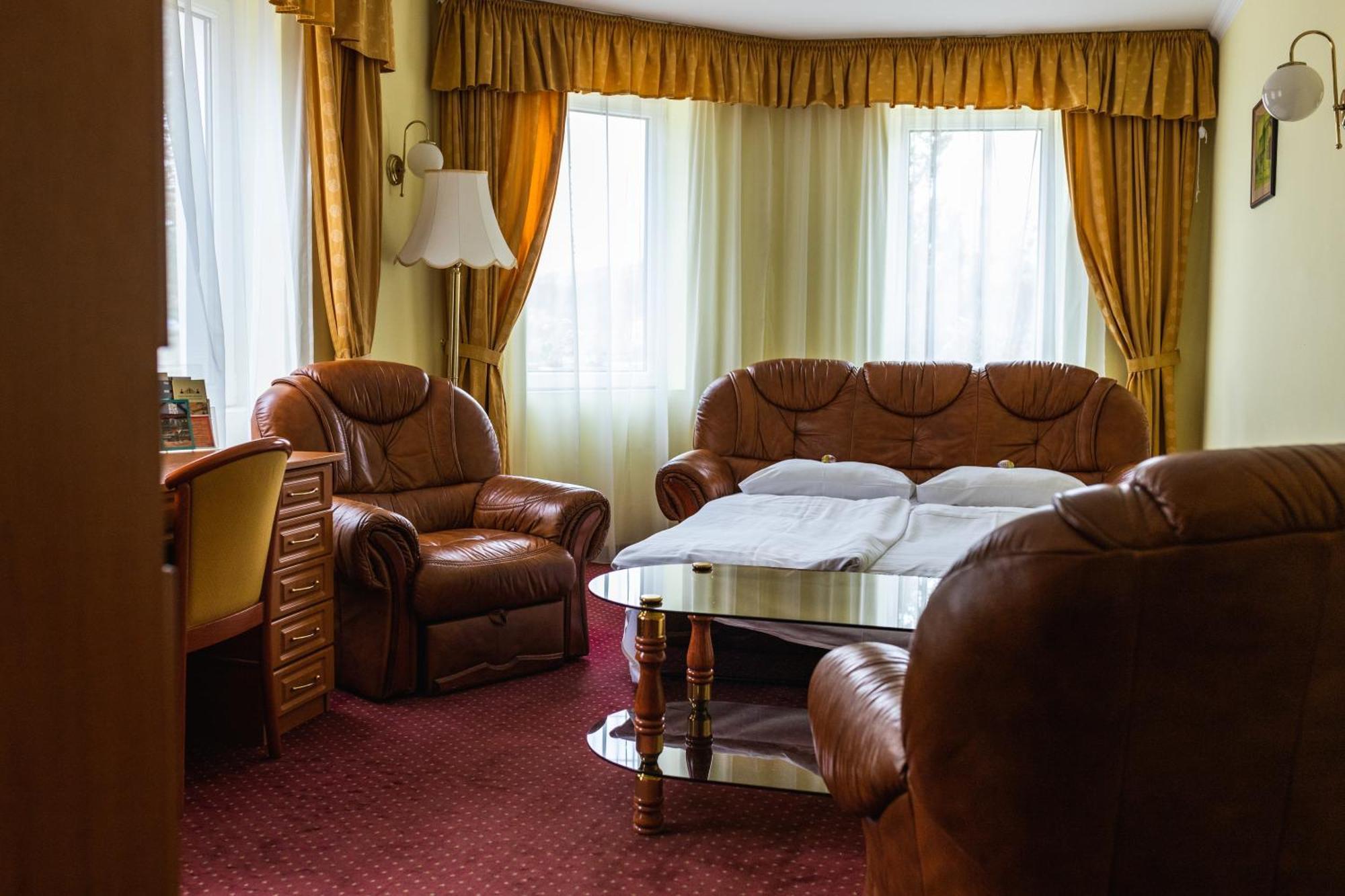 Hotel Korona Wellness, Rendezveny Es Borszalloda Eger Room photo