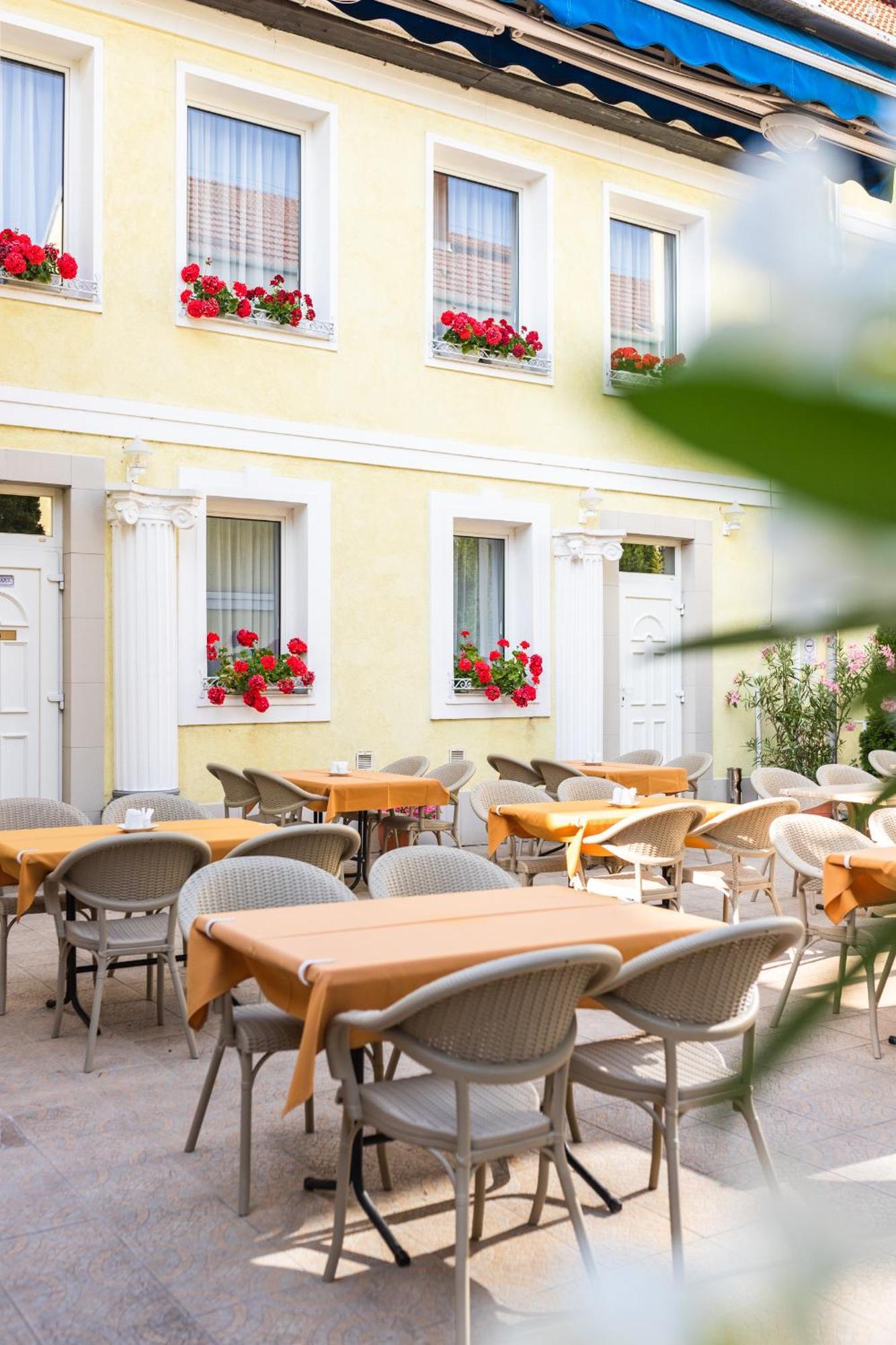 Hotel Korona Wellness, Rendezveny Es Borszalloda Eger Exterior photo