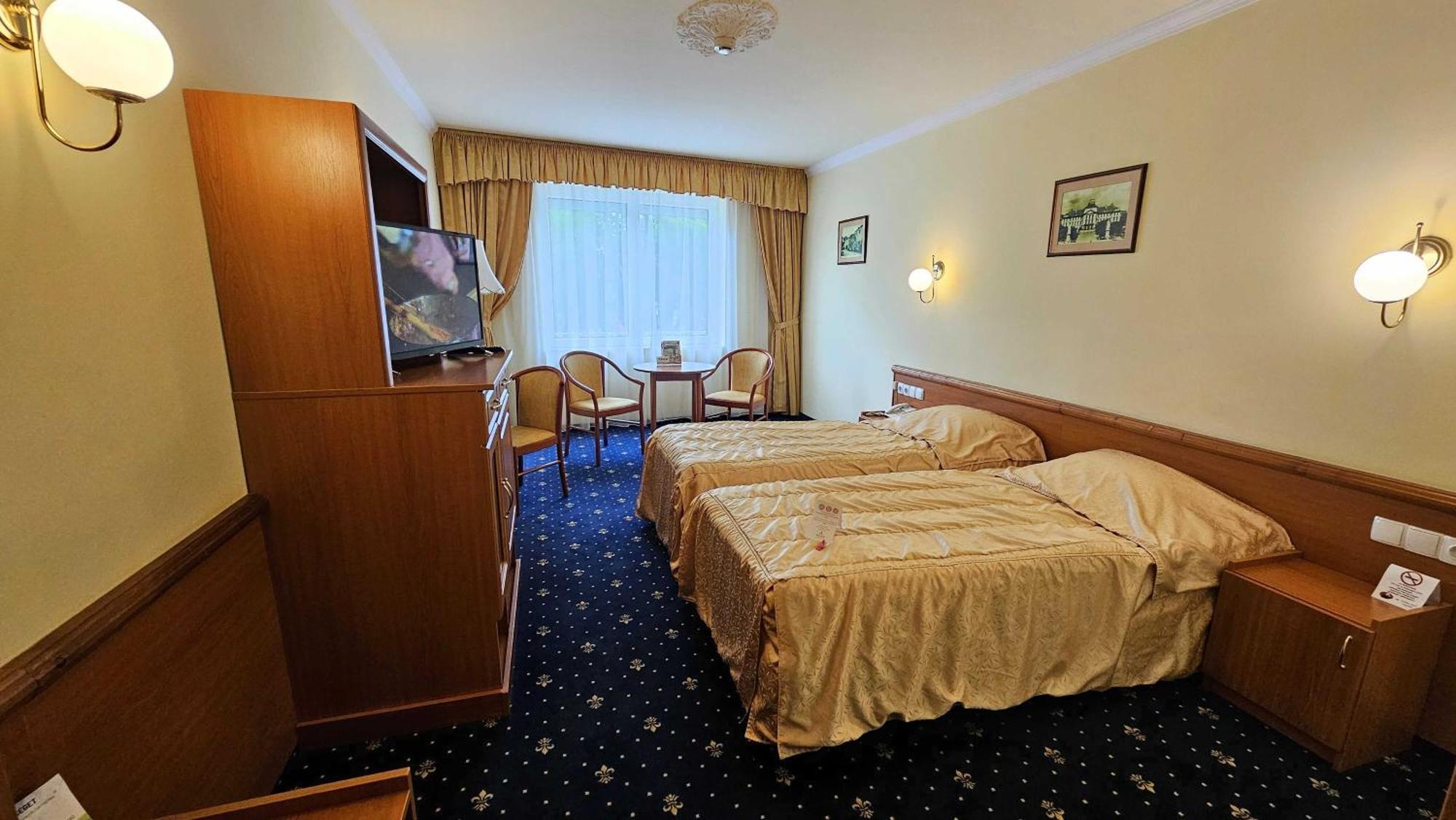 Hotel Korona Wellness, Rendezveny Es Borszalloda Eger Exterior photo