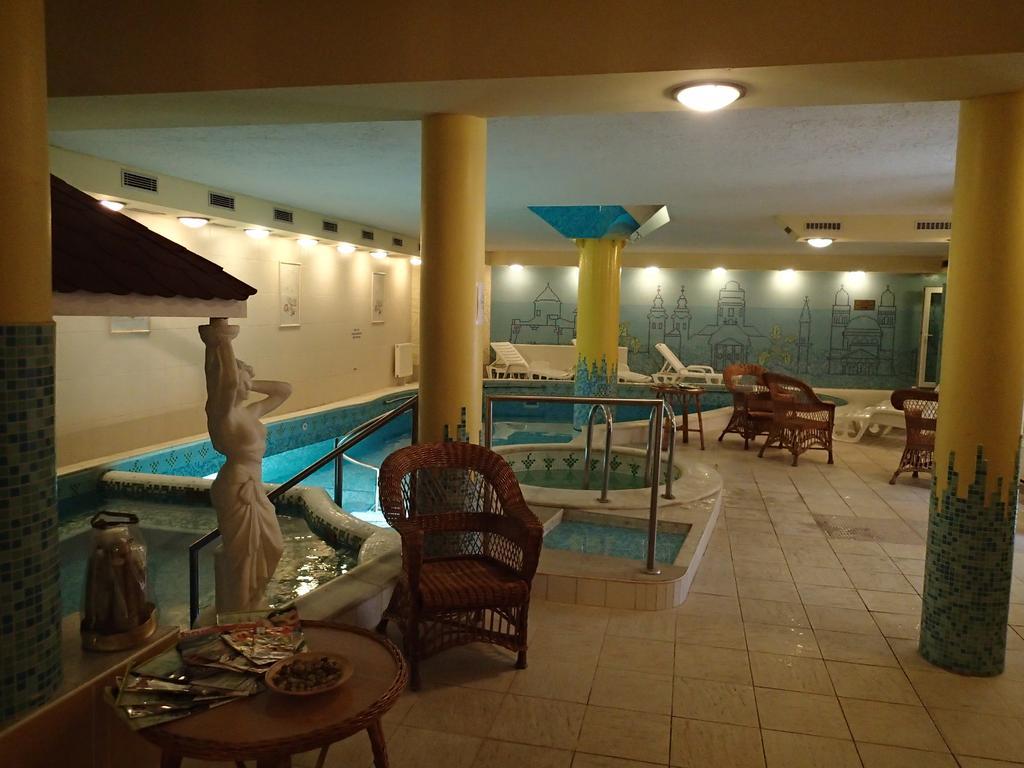 Hotel Korona Wellness, Rendezveny Es Borszalloda Eger Exterior photo