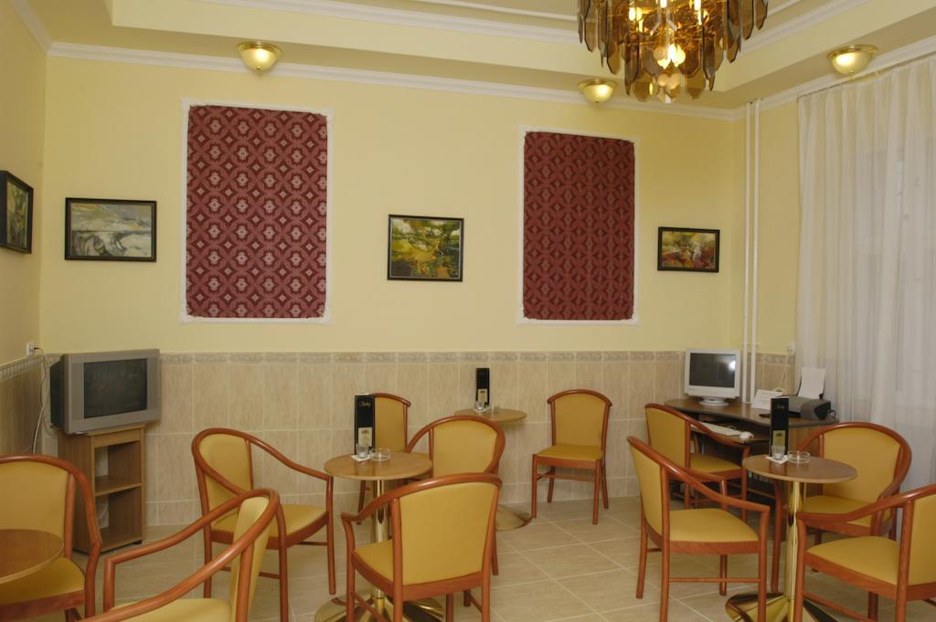 Hotel Korona Wellness, Rendezveny Es Borszalloda Eger Restaurant photo